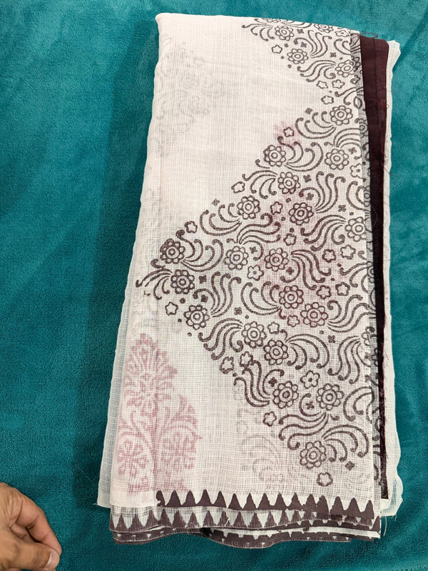 Light Lavender Kota Saree — Block-Painted Paisley & Temple Border